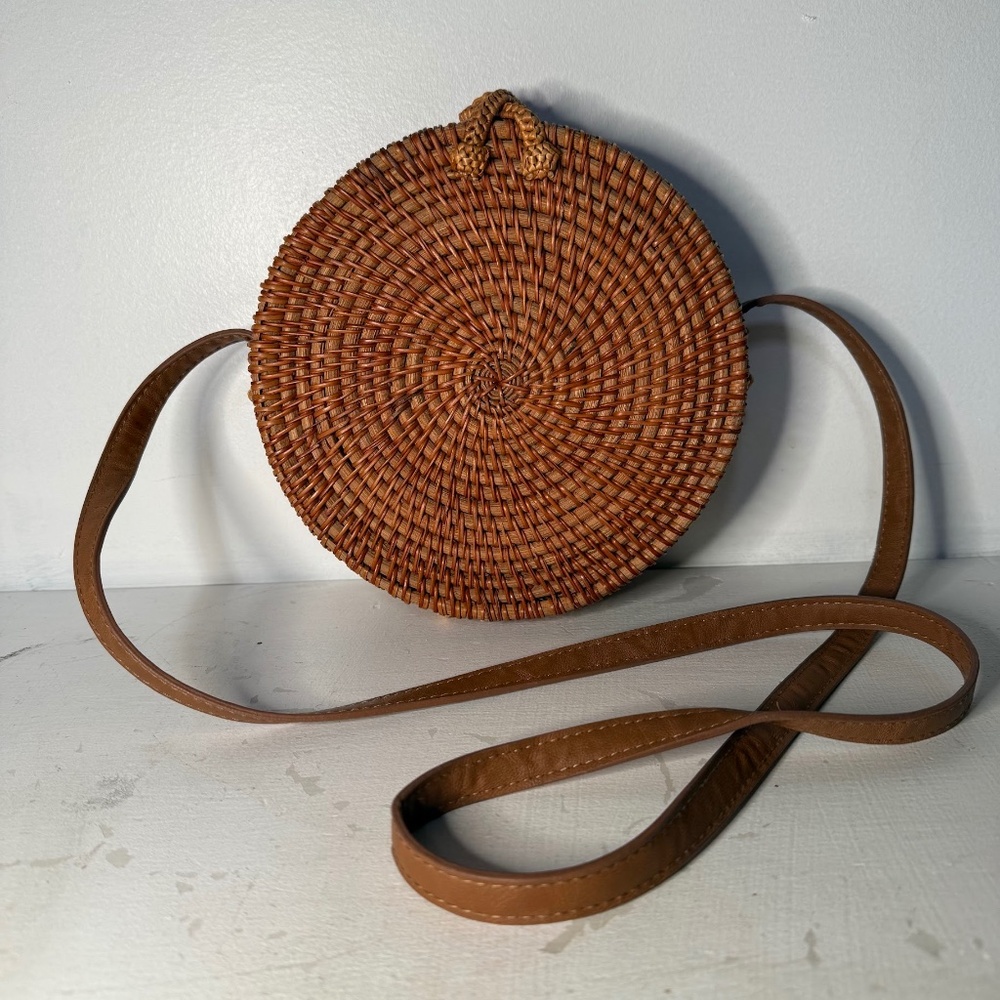 Straw Studios Round Woven Crossbody Bag in Brown